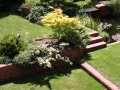 Zahrada s cihlovou zídkou IMG_3679