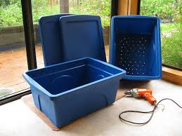 Žížalí kompostér můžete vyrobit z kyblíků nebo úložných boxů. 