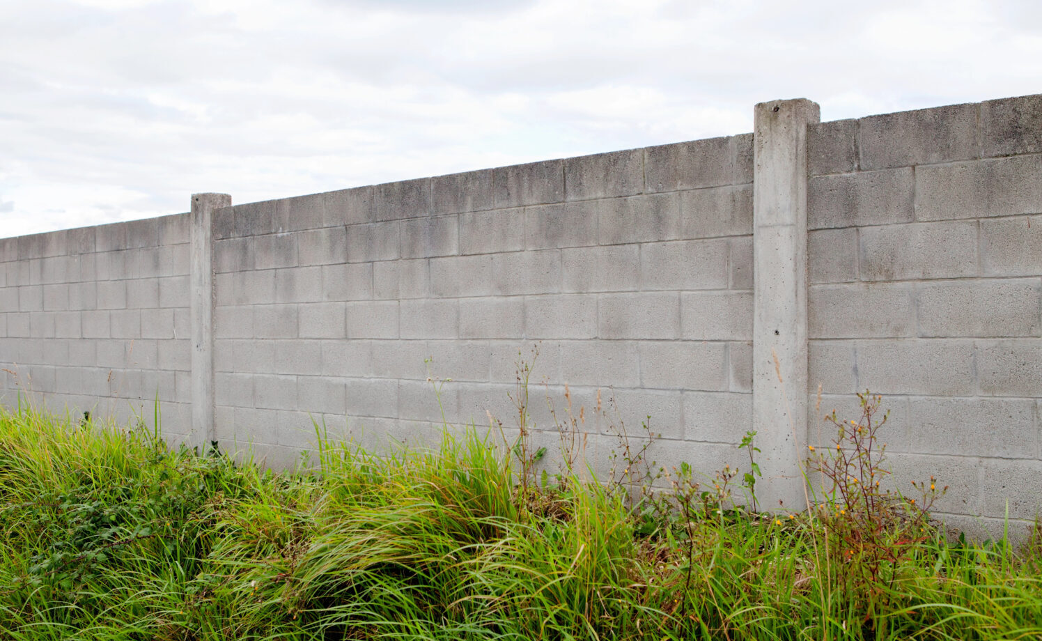 Betonový plot / Depositphotos